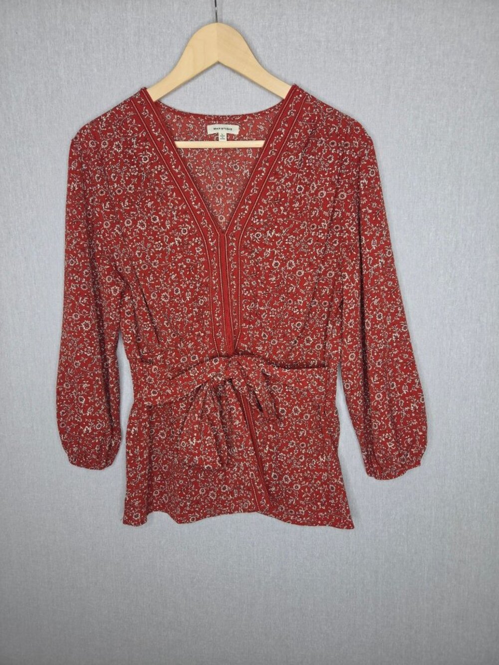 💙 Max Studio Red Floral Boho Blouse Size L Tie Waist V Neck Stretch Long Sleeve